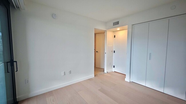 Building Photo - Elegant 1 Bed 1 Bath New Luxury Condo in t...