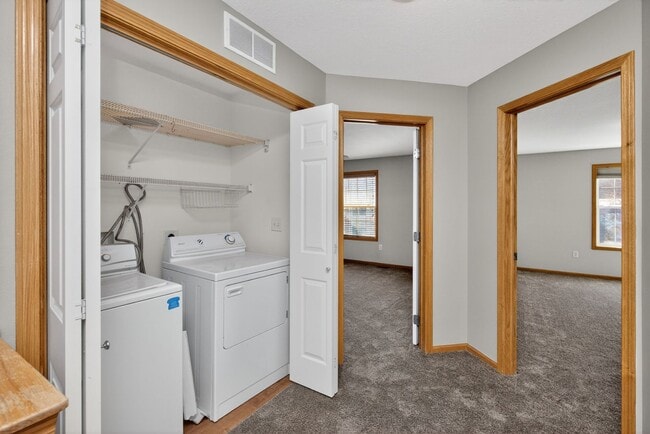 Building Photo - NEAR OTTER CREEK GOLF COURSE!! 2 Bedroom, 1.5 Bathroom in Northeast Ankeny