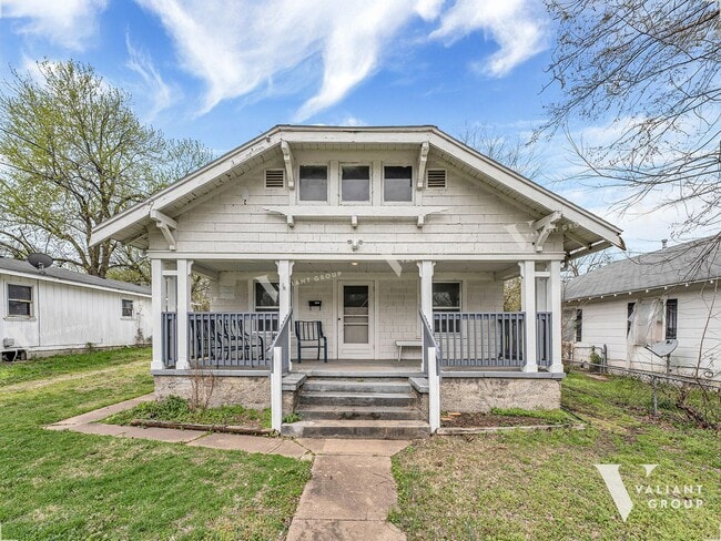 Primary Photo - Charming 2-Bedroom, 1-Bathroom House for R...