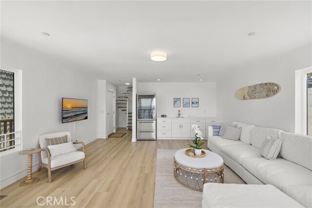 Building Photo - 1045 Gaviota Dr