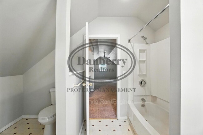 Building Photo - 822 Searles Rd