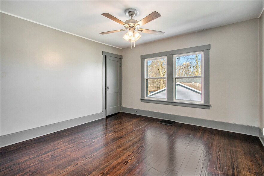 Building Photo - 613 Ridge St