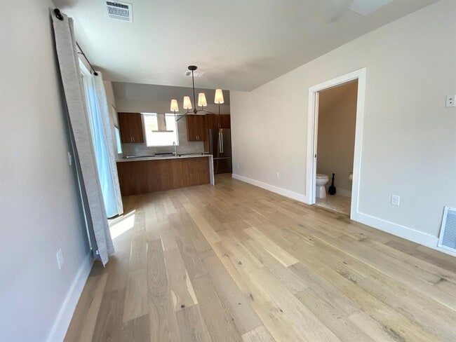 Building Photo - 1903 E 8th St