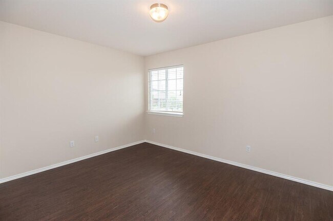 Building Photo - 516 Sweet Leaf Ln