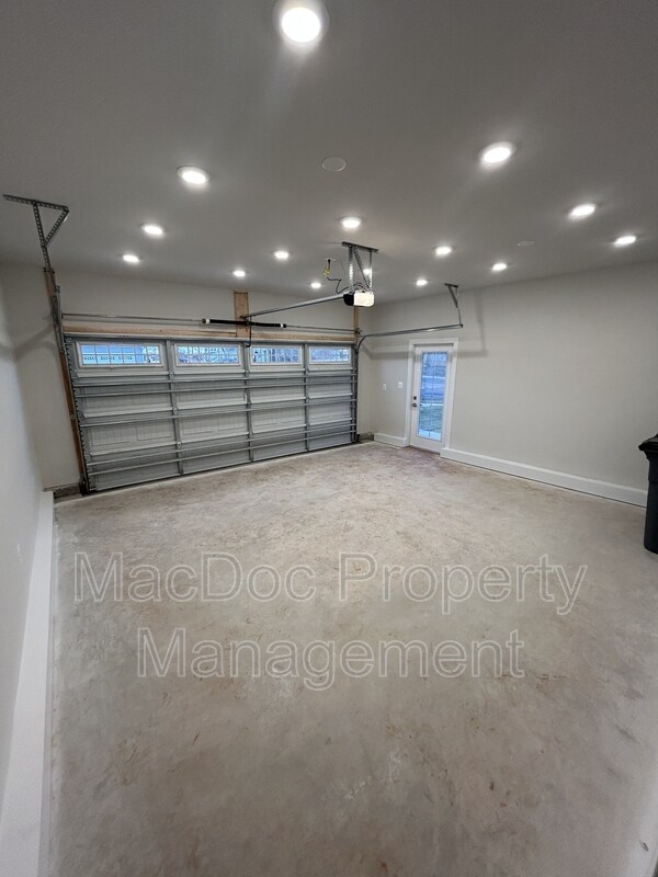 Building Photo - 2644 High Point Dr