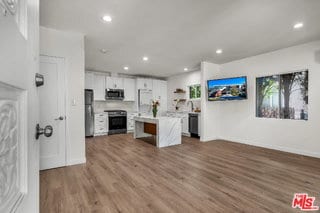 Building Photo - 738 Westmount Dr
