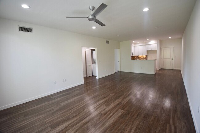 Building Photo - 7851 Ventura Canyon Ave