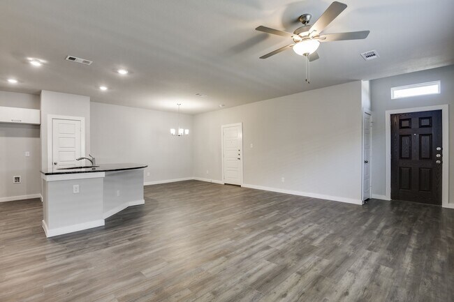 Building Photo - 736 Wheatfield Dr