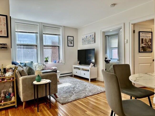 Building Photo - 2 bedroom in Boston MA 02114