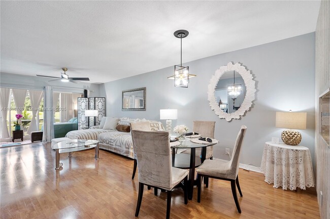 Building Photo - 3150 N Palm Aire Dr