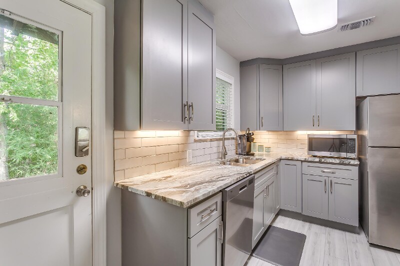 Building Photo - 4704 Collinwood Ave