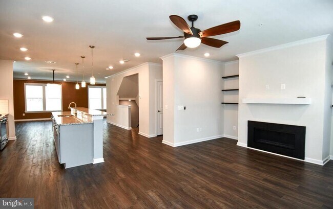 Building Photo - 20739 Heron Landing Dr