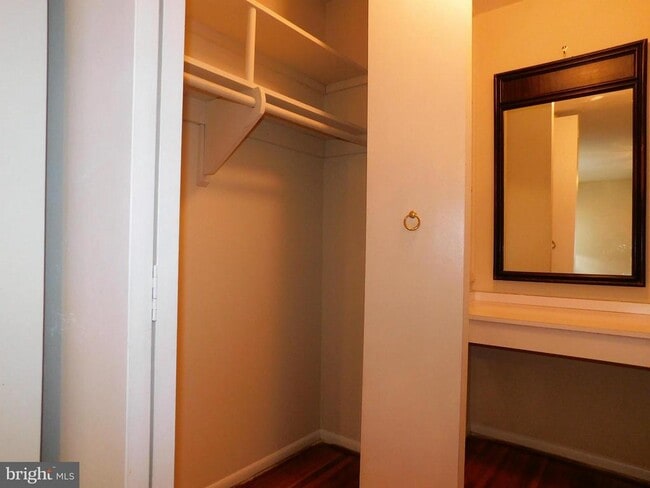 Building Photo - 6421 Earlham Dr