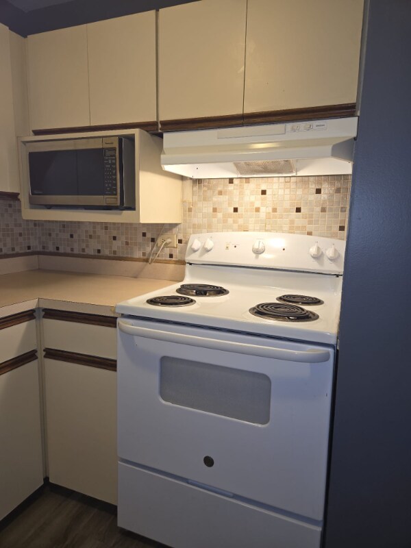 Building Photo - 19 E Palatine Rd