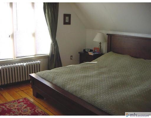 Building Photo - 30 Manning St