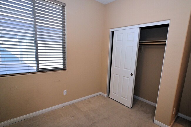 Building Photo - 340 Cadence Vista Dr