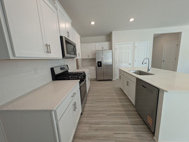 Building Photo - Beautiful New Build Home located in the Cardinal Creek Community!