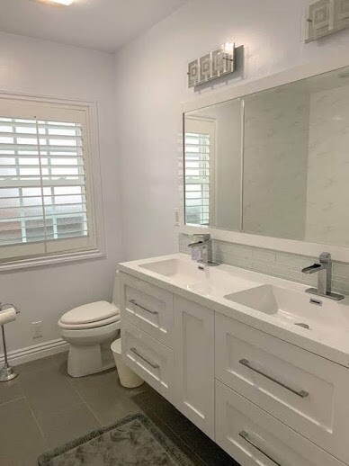 master bath w Jacuzie - 4537 Katherine Ave