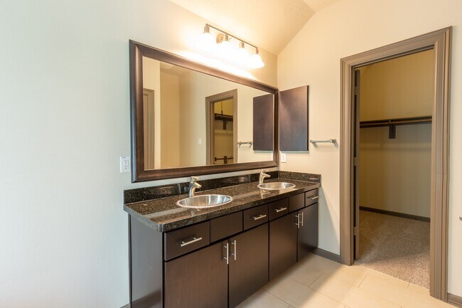 Building Photo - 87 Aventura Pl