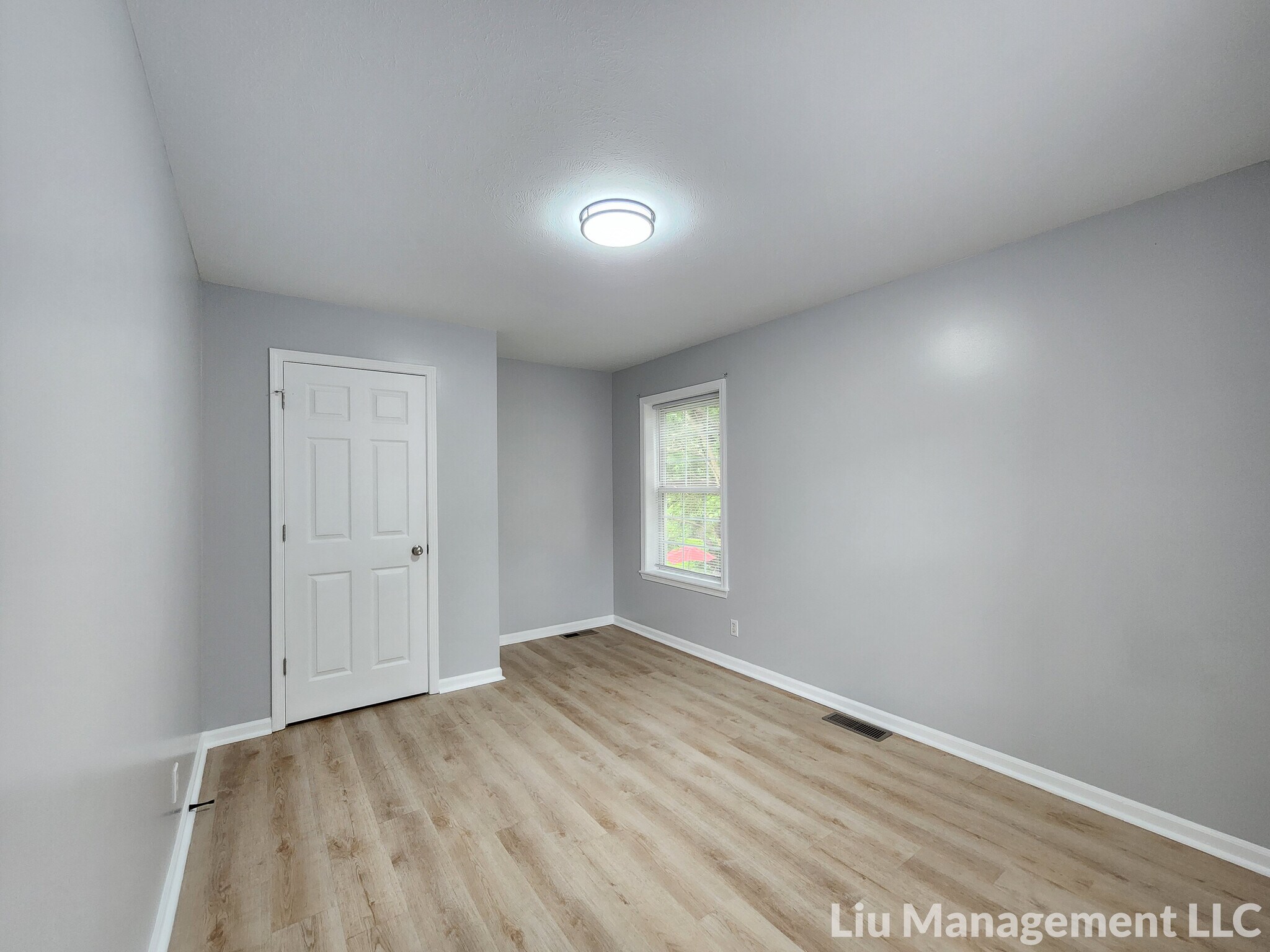 Building Photo - 1042 N Traub Ave