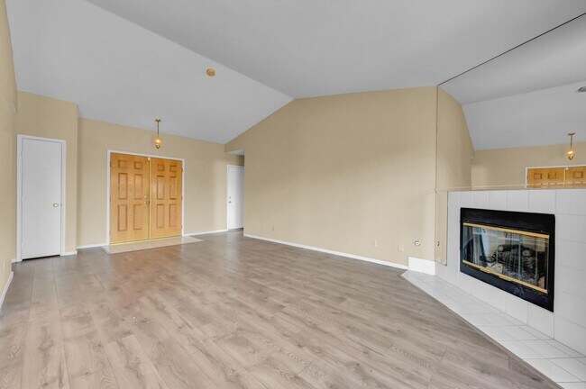 Building Photo - N Las Vegas Single Family Home - New Paint and LVP Flooring