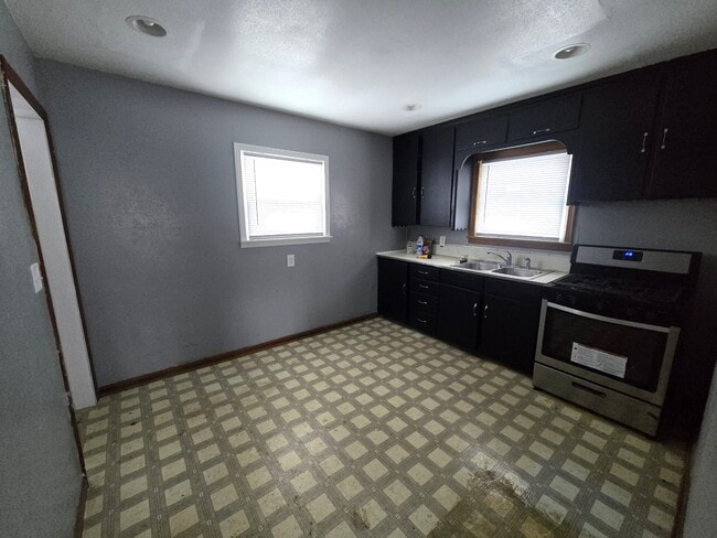 Building Photo - 605 S Dudley St