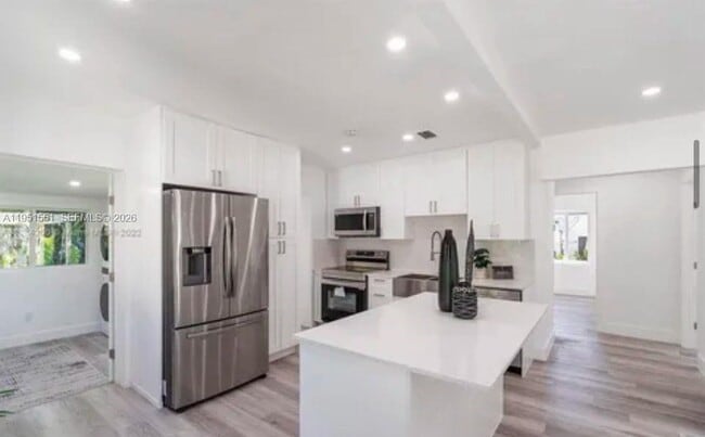 Building Photo - 15 Oviedo Ave