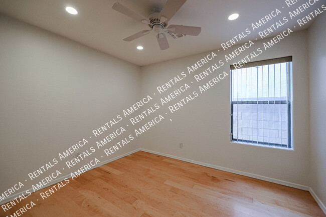 Building Photo - 10844 W Palm Ln