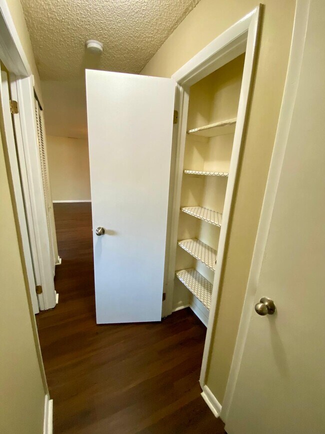 Building Photo - 2403 Ravens Crest Dr