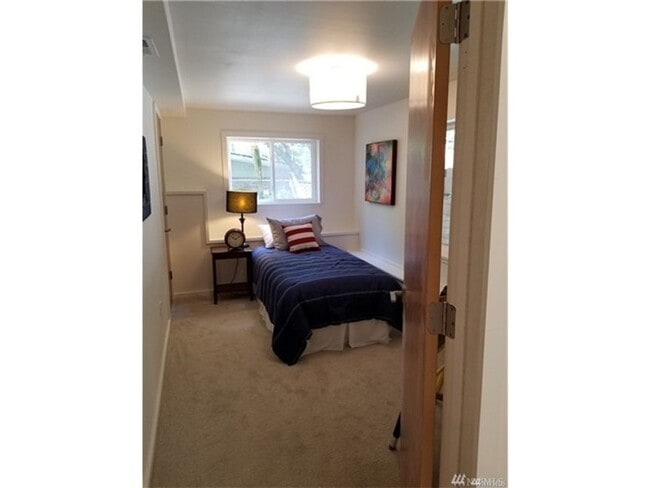 Building Photo - Bellevue 4 bedroom Home in Newport Hills!