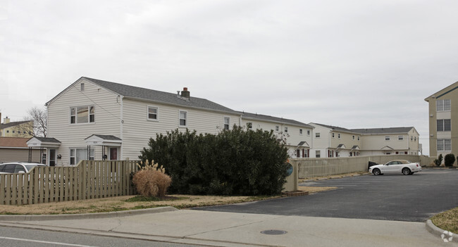 Building Photo - Shoreline Apartments