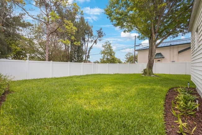 Building Photo - Cute 1 bedroom home with 2 patios and shed***MOVE IN JUNE 20TH****