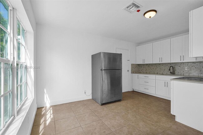Building Photo - 3541 NW 7th Pl