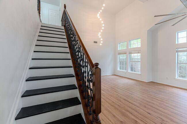 Building Photo - 34 E Trillium Cir