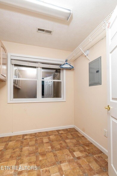 Building Photo - 2084 Allenridge Dr