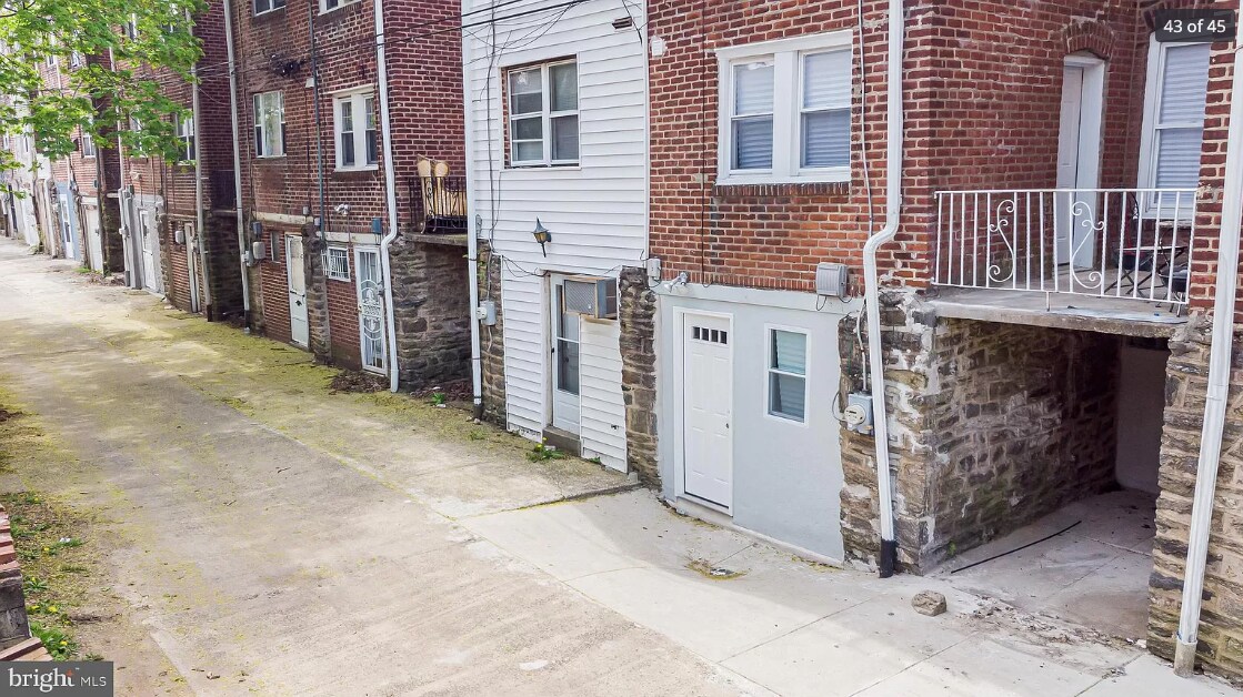 Building Photo - 6481 Ross St