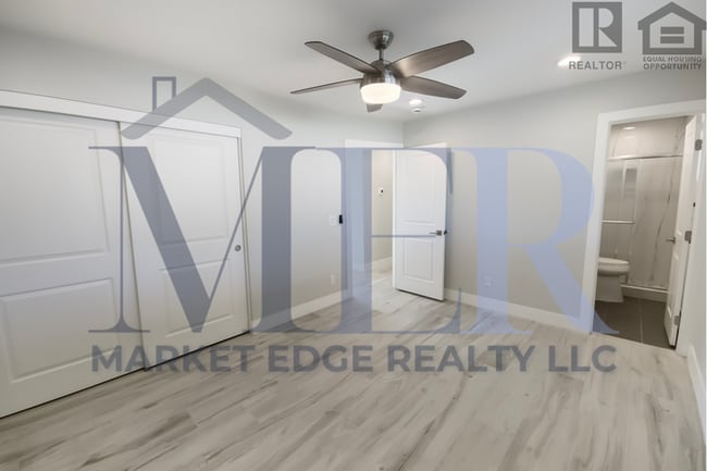 Building Photo - 4Bed/2Bath House at University/Dobson--Complete Remodel w/Pool!