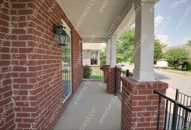 Building Photo - 1628 Stonewater Dr