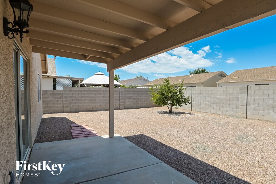 Building Photo - 3114 S Vaughn Dr