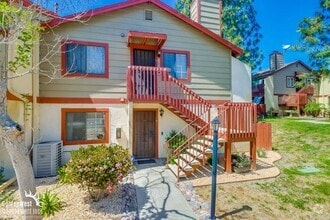Building Photo - Charming 2Bdm 2Ba Upstairs Condo with Deta...