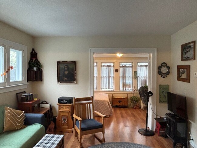 Building Photo - 2739 Buchanan St NE