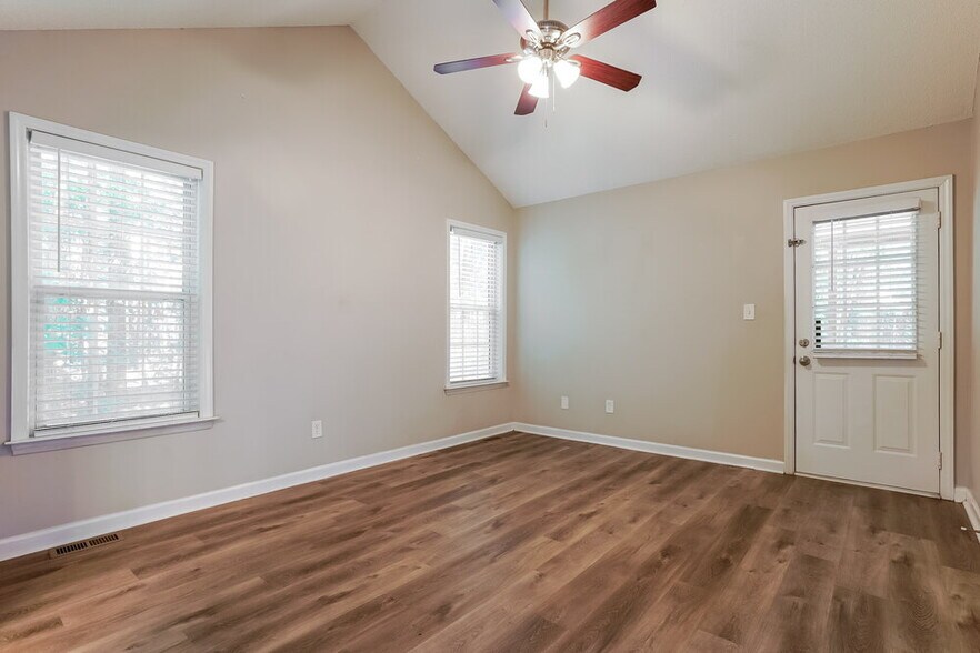 Building Photo - 1005 Henchman Ct