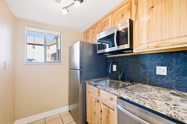 Building Photo - 1901 Clear Creek Dr