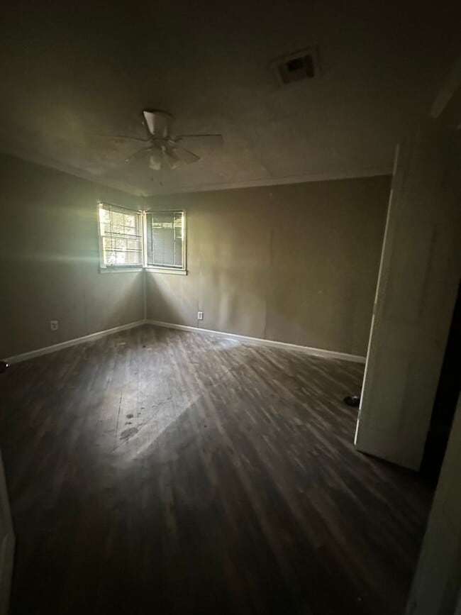 Building Photo - 2638 Deeb Dr