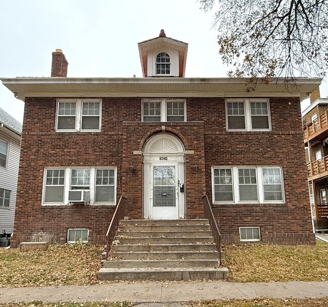 Building Photo - Massive 4 Bedroom, 2 Bath Brick Home