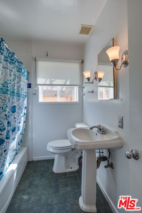 Building Photo - 1548 Cabrillo Ave