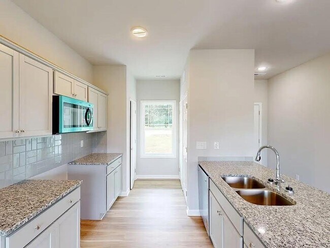 Building Photo - 225 Swinson Dr