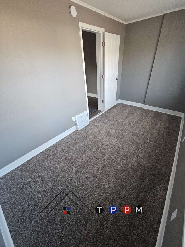 Building Photo - 3 Bedroom | 1 Bathroom Single-Family Home ...