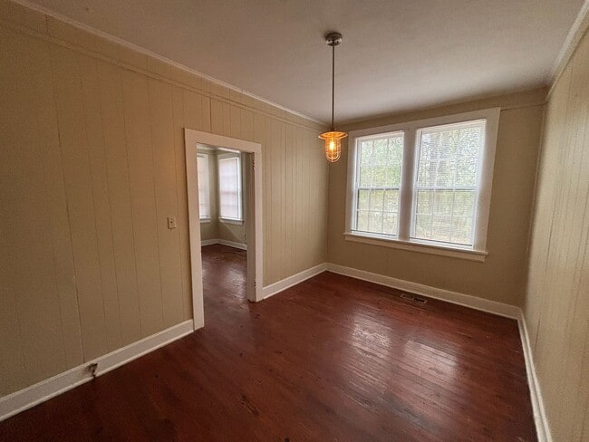 Building Photo - Located On Forrest Road!!