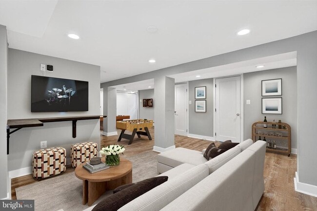 Building Photo - 7903 Woodbury Dr